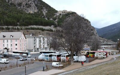 Terrasse du resto les Ecrins. Briançon Serre Chevalier 1200