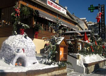 Terrasse du resto les Ecrins. Briançon Serre Chevalier 1200